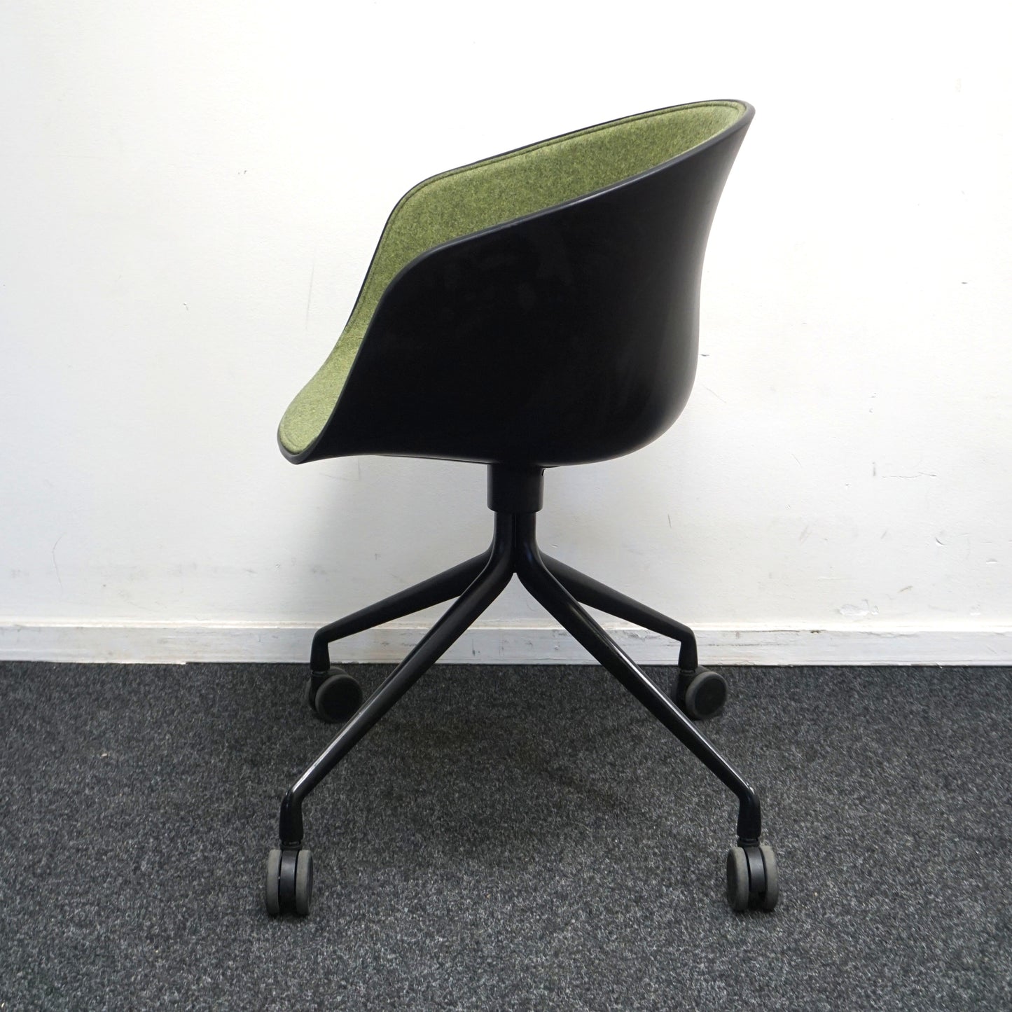 HAY About a Chair AAC24 Design Stoel | Groen / Zwart