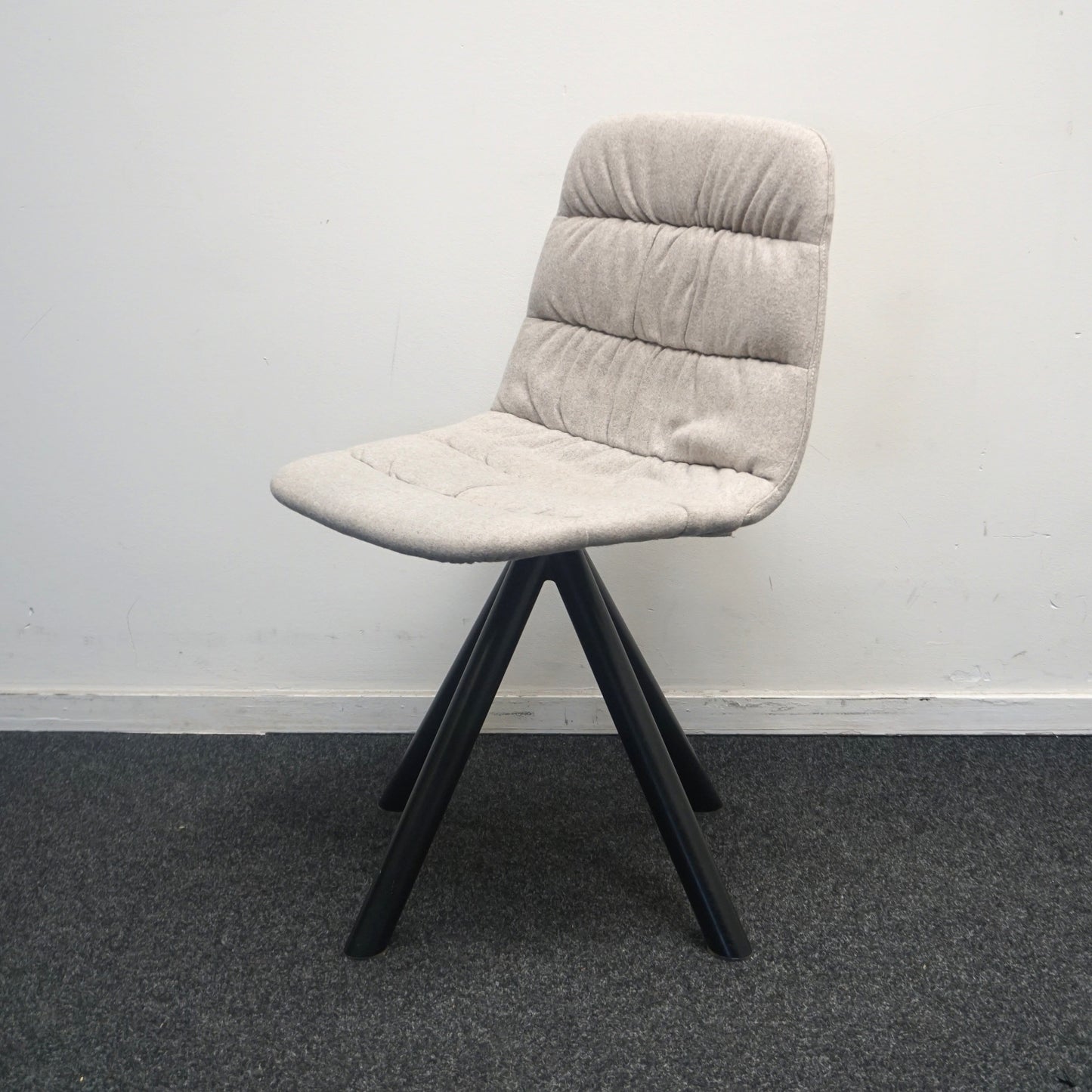 Viccarbe Maarten Soft Upholstery Design Stoel | Beige