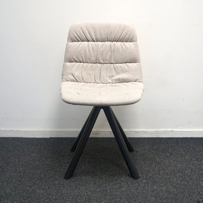 Viccarbe Maarten Soft Upholstery Design Stoel | Beige