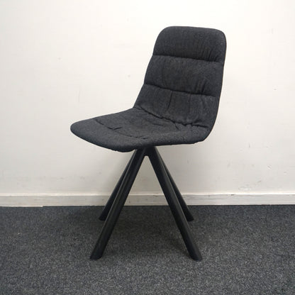 Viccarbe Maarten Soft Upholstery Design Stoel | Donkergrijs