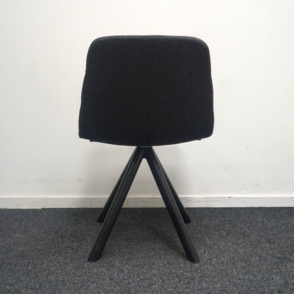 Viccarbe Maarten Soft Upholstery Design Stoel | Donkergrijs