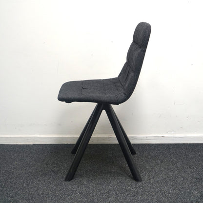 Viccarbe Maarten Soft Upholstery Design Stoel | Donkergrijs
