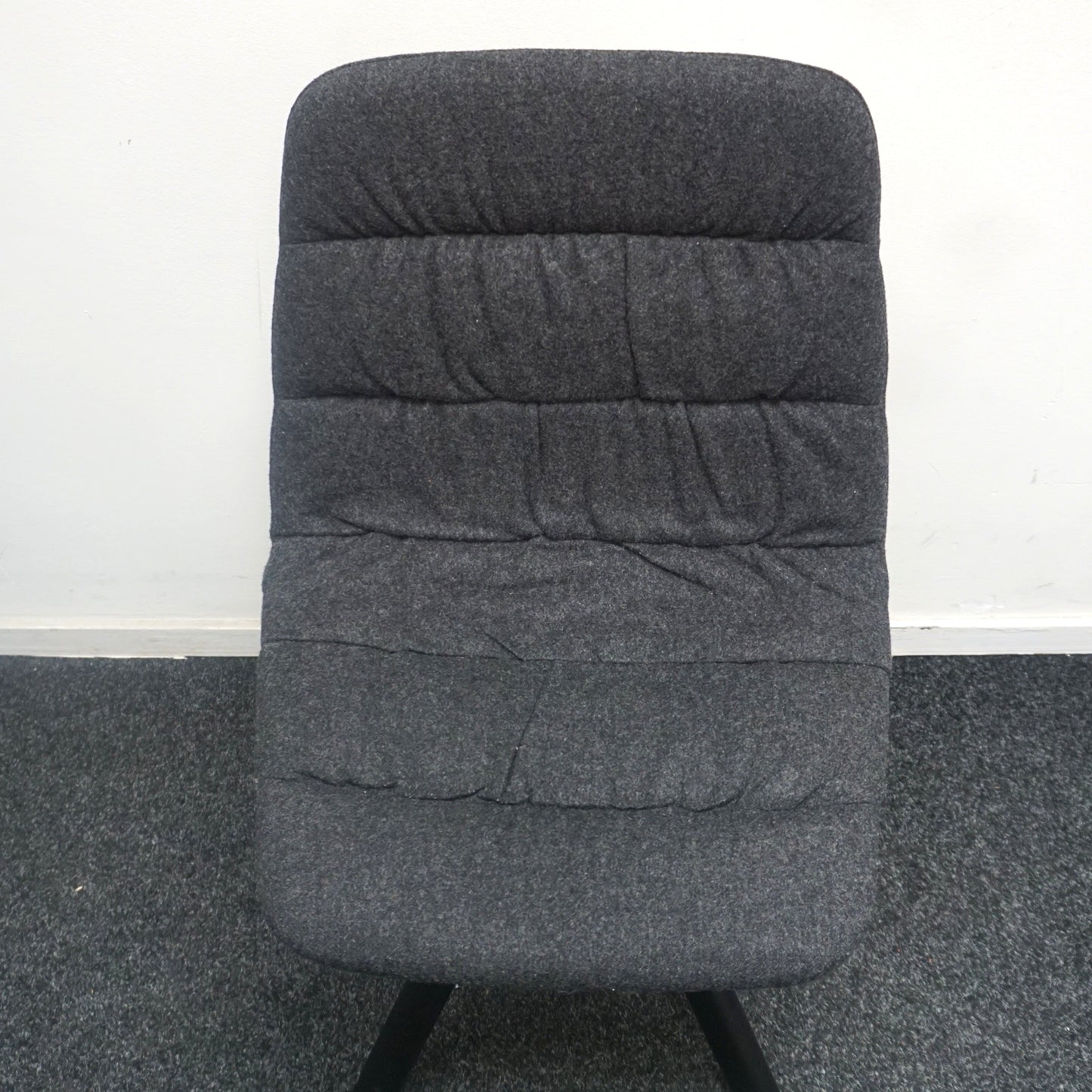 Viccarbe Maarten Soft Upholstery Design Stoel | Donkergrijs