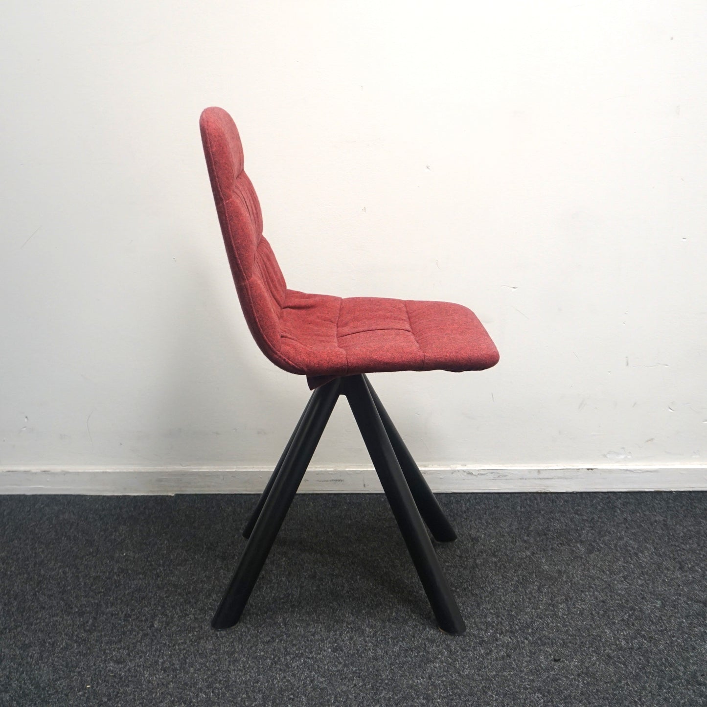 Viccarbe Maarten Soft Upholstery Design Stoel | Bordeauxrood