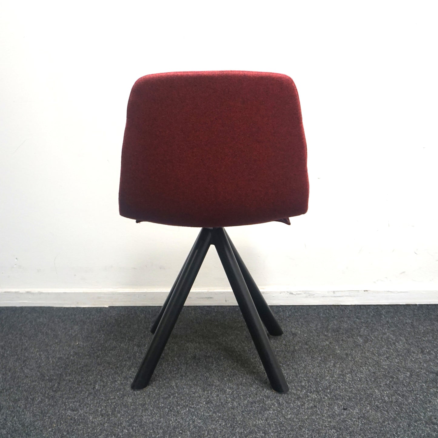Viccarbe Maarten Soft Upholstery Design Stoel | Bordeauxrood