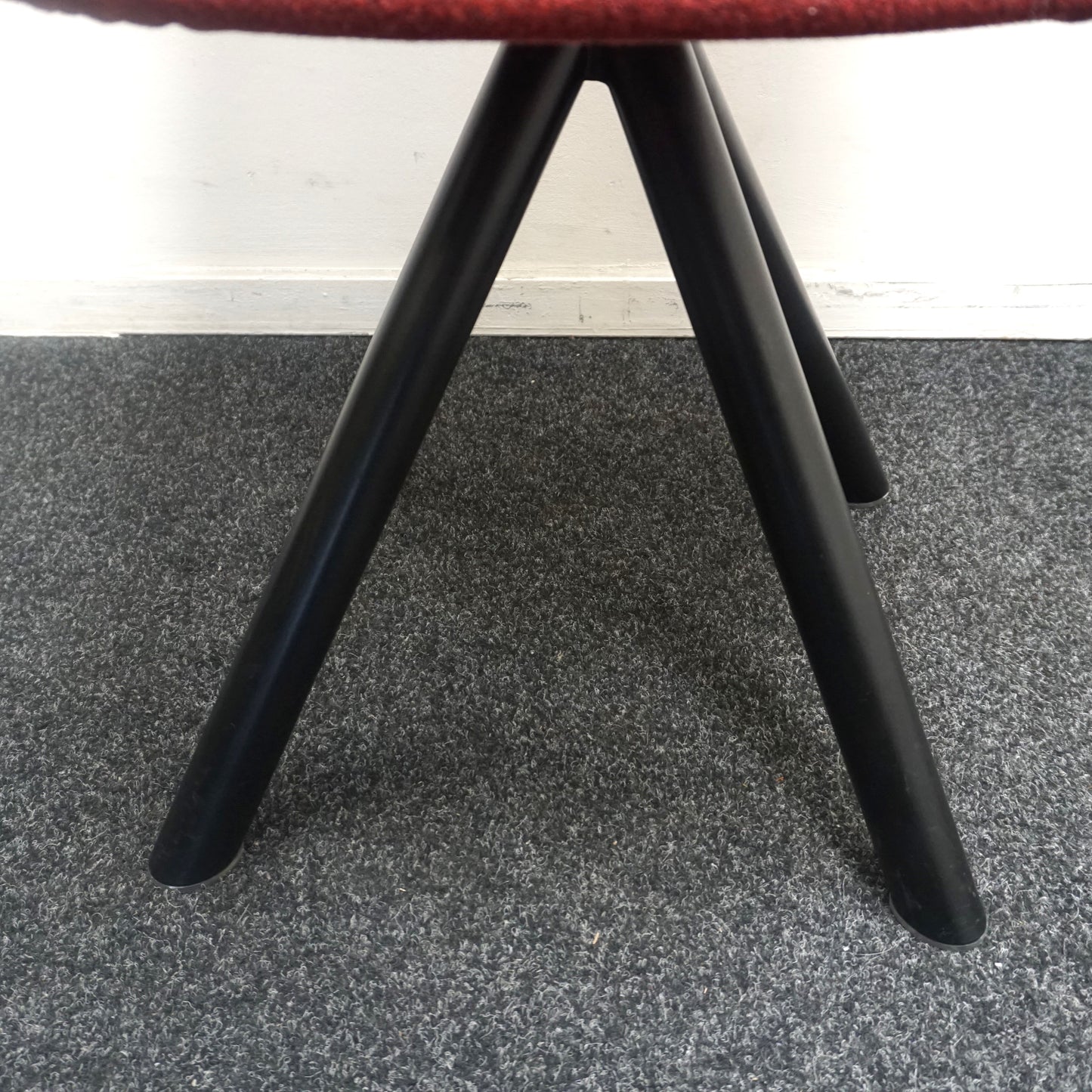Viccarbe Maarten Soft Upholstery Design Stoel | Bordeauxrood