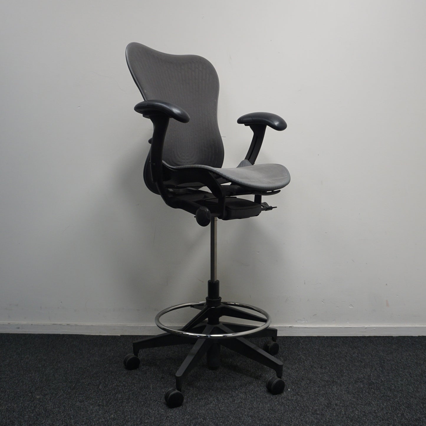 Herman Miller Mirra 2 Baliestoel | Grafit | Stof | Mesh