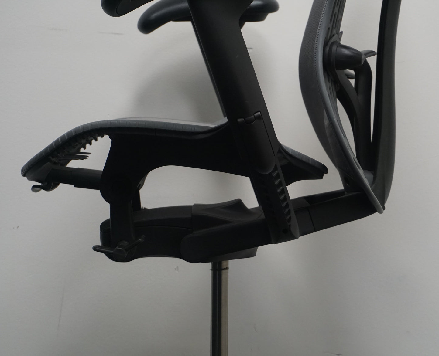Herman Miller Mirra 2 Baliestoel | Grafit | Stof | Mesh