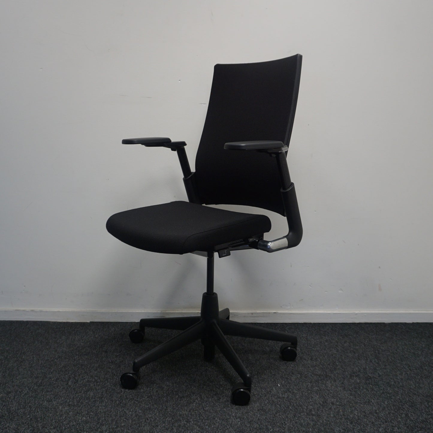 Ahrend 2020 Extra Verta Bureaustoel | Zwart / Zwart