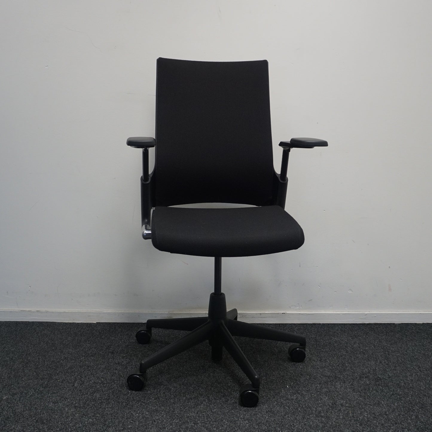 Ahrend 2020 Extra Verta Bureaustoel | Zwart / Zwart