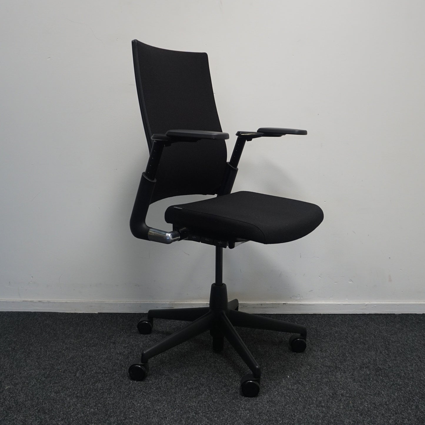 Ahrend 2020 Extra Verta Bureaustoel | Zwart / Zwart