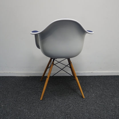 Vitra Eames DAW Design Stoel | Blauw / Wit
