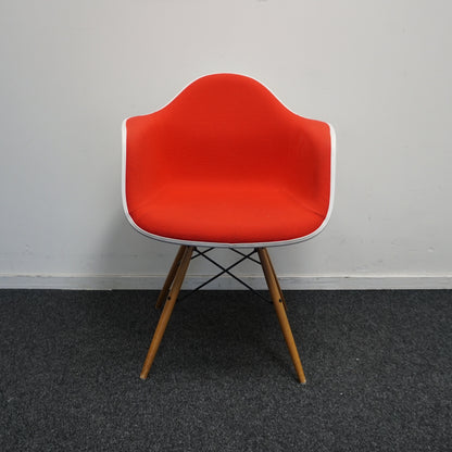 Vitra Eames DAW Design Stoel | Rood / Wit