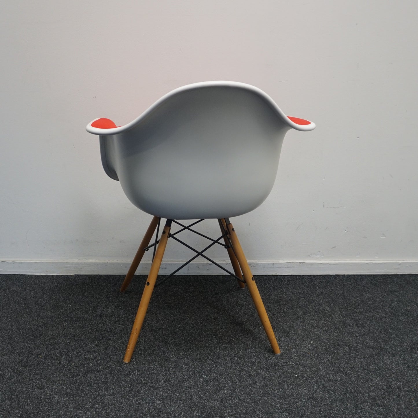 Vitra Eames DAW Design Stoel | Rood / Wit
