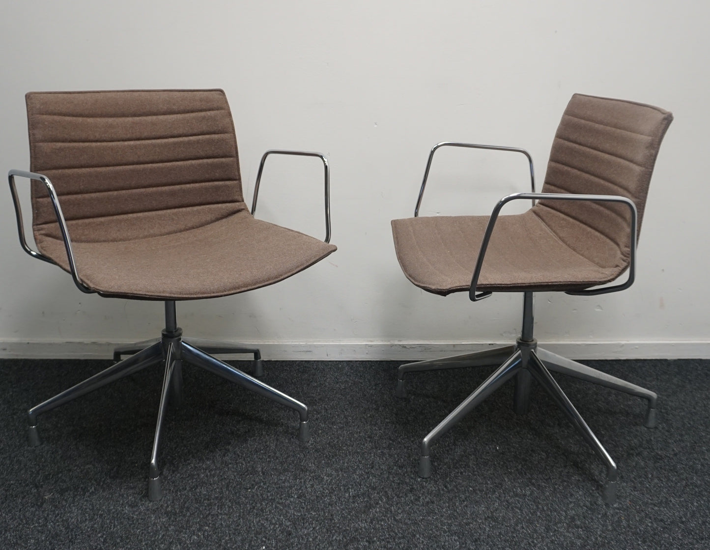 Arper Catifa 53 Design Vergaderstoelen | Bruin | Draaibaar