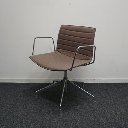 Arper Catifa 53 Design Vergaderstoelen | Bruin | Draaibaar