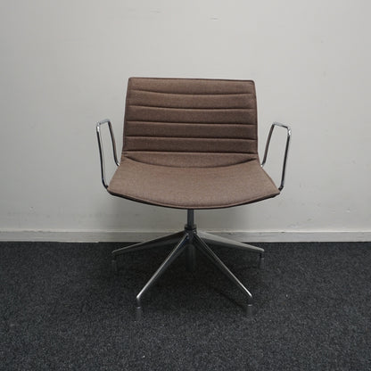 Arper Catifa 53 Design Vergaderstoelen | Bruin | Draaibaar