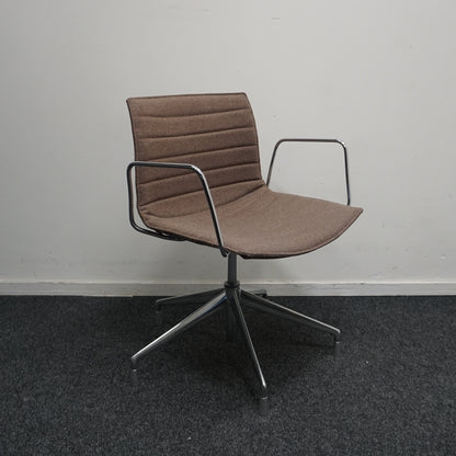 Arper Catifa 53 Design Vergaderstoelen | Bruin | Draaibaar