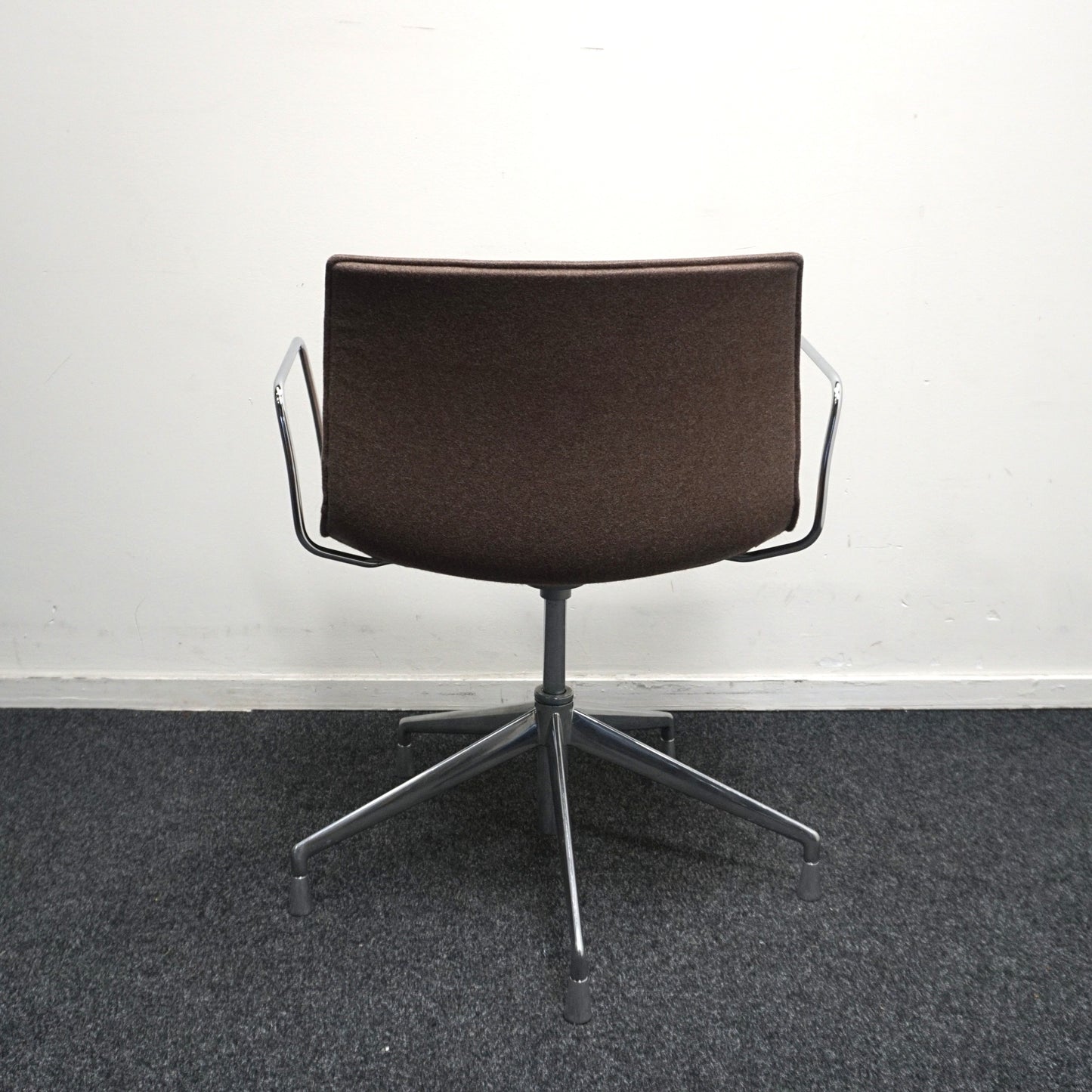 Arper Catifa 53 Design Vergaderstoelen | Bruin | Draaibaar