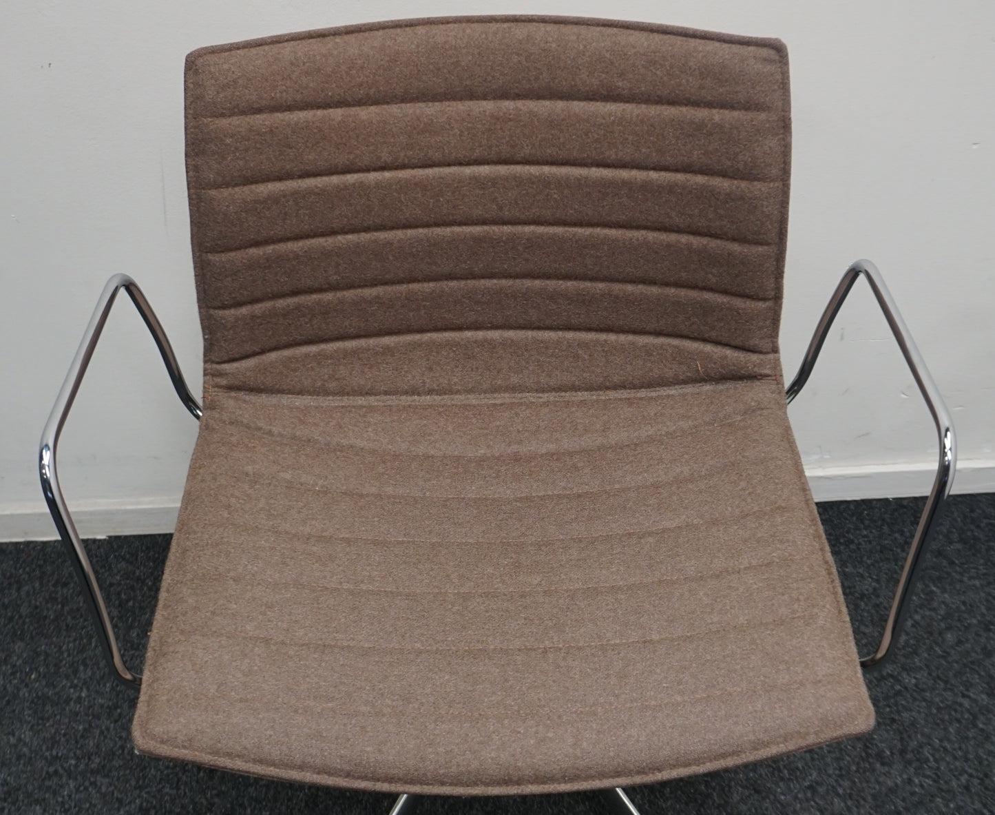 Arper Catifa 53 Design Vergaderstoelen | Bruin | Draaibaar