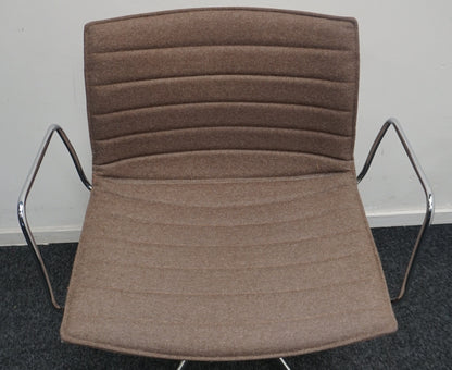 Arper Catifa 53 Design Vergaderstoelen | Bruin | Draaibaar