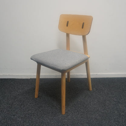DeVorm Clip Design Stoelen | Hout | Stof | Grijs