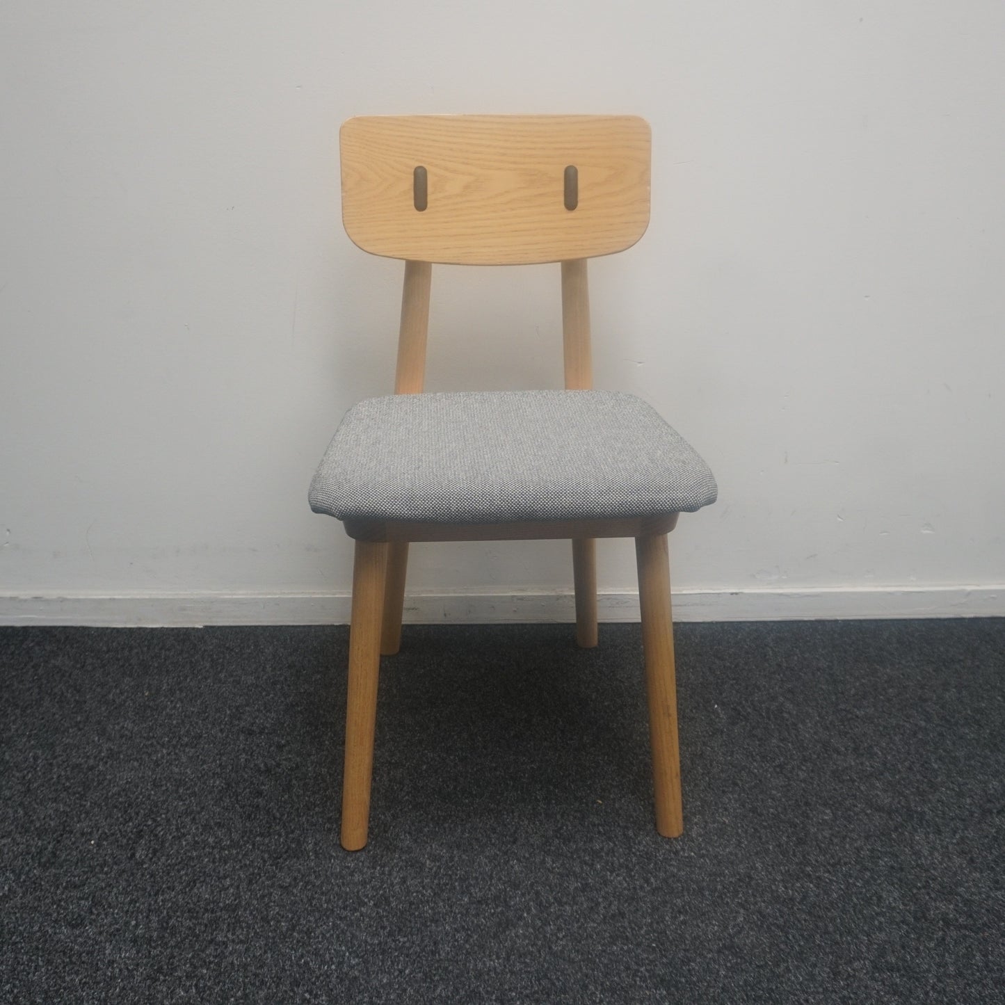 DeVorm Clip Design Stoelen | Hout | Stof | Grijs