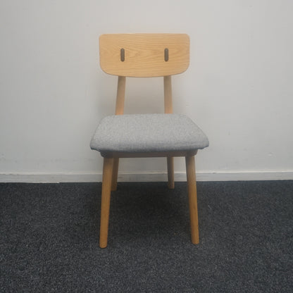DeVorm Clip Design Stoelen | Hout | Stof | Grijs