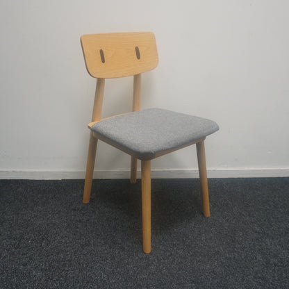 DeVorm Clip Design Stoelen | Hout | Stof | Grijs