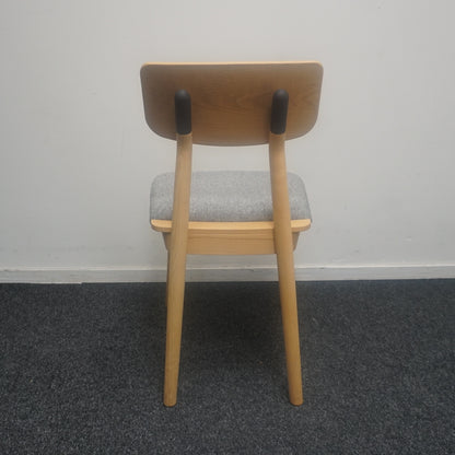 DeVorm Clip Design Stoelen | Hout | Stof | Grijs