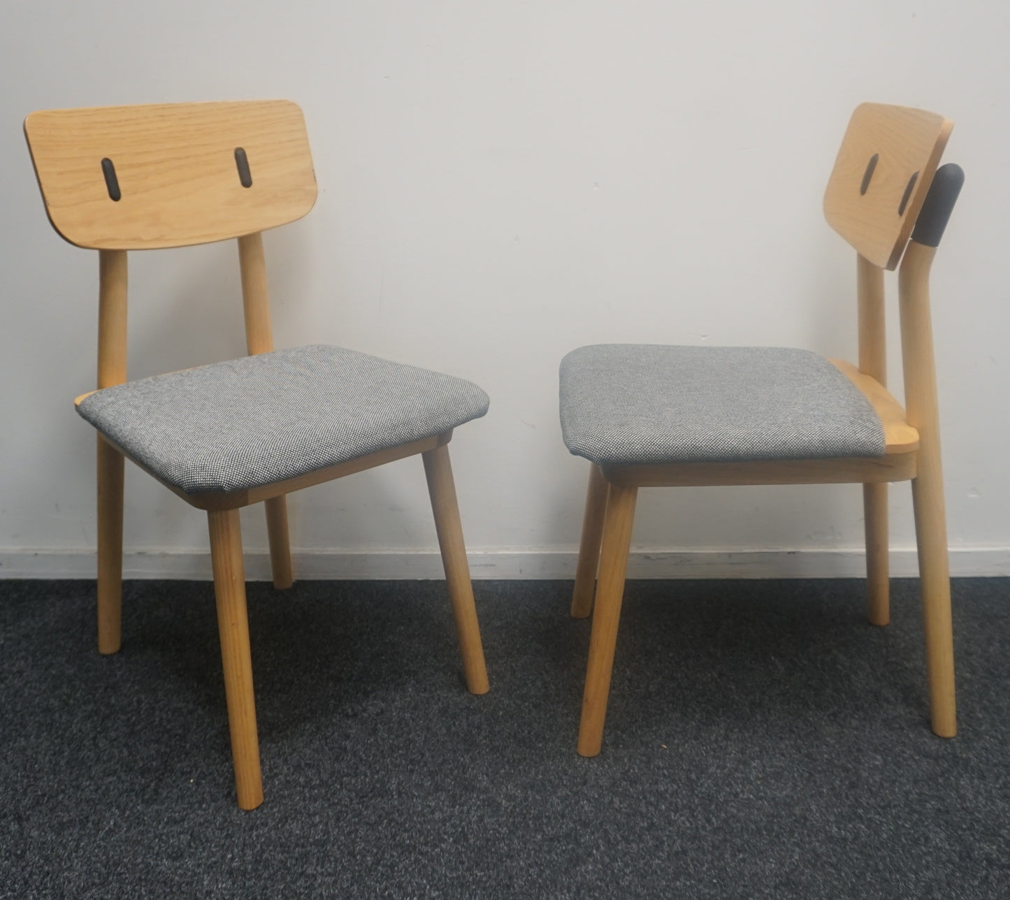 DeVorm Clip Design Stoelen | Hout | Stof | Grijs
