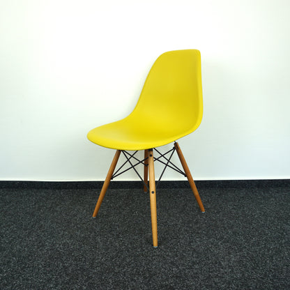 Vitra Eames DSW Design Stoel | Mosterd Geel