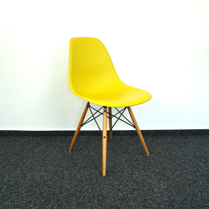Vitra Eames DSW Design Stoel | Mosterd Geel