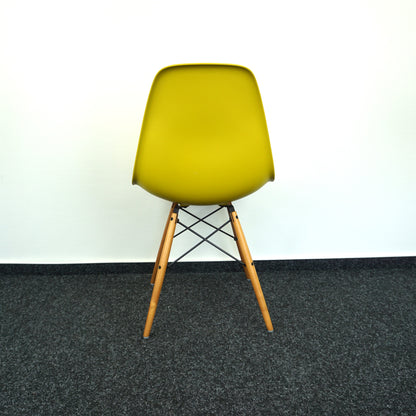 Vitra Eames DSW Design Stoel | Mosterd Geel