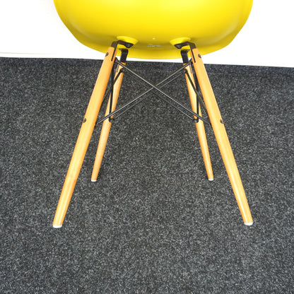 Vitra Eames DSW Design Stoel | Mosterd Geel