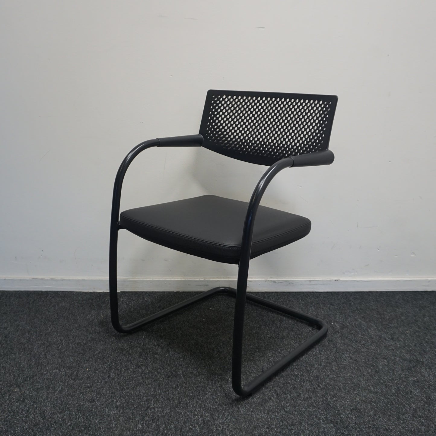 Vitra Visavis Vergaderstoel | Design Conferentiestoel | Leer