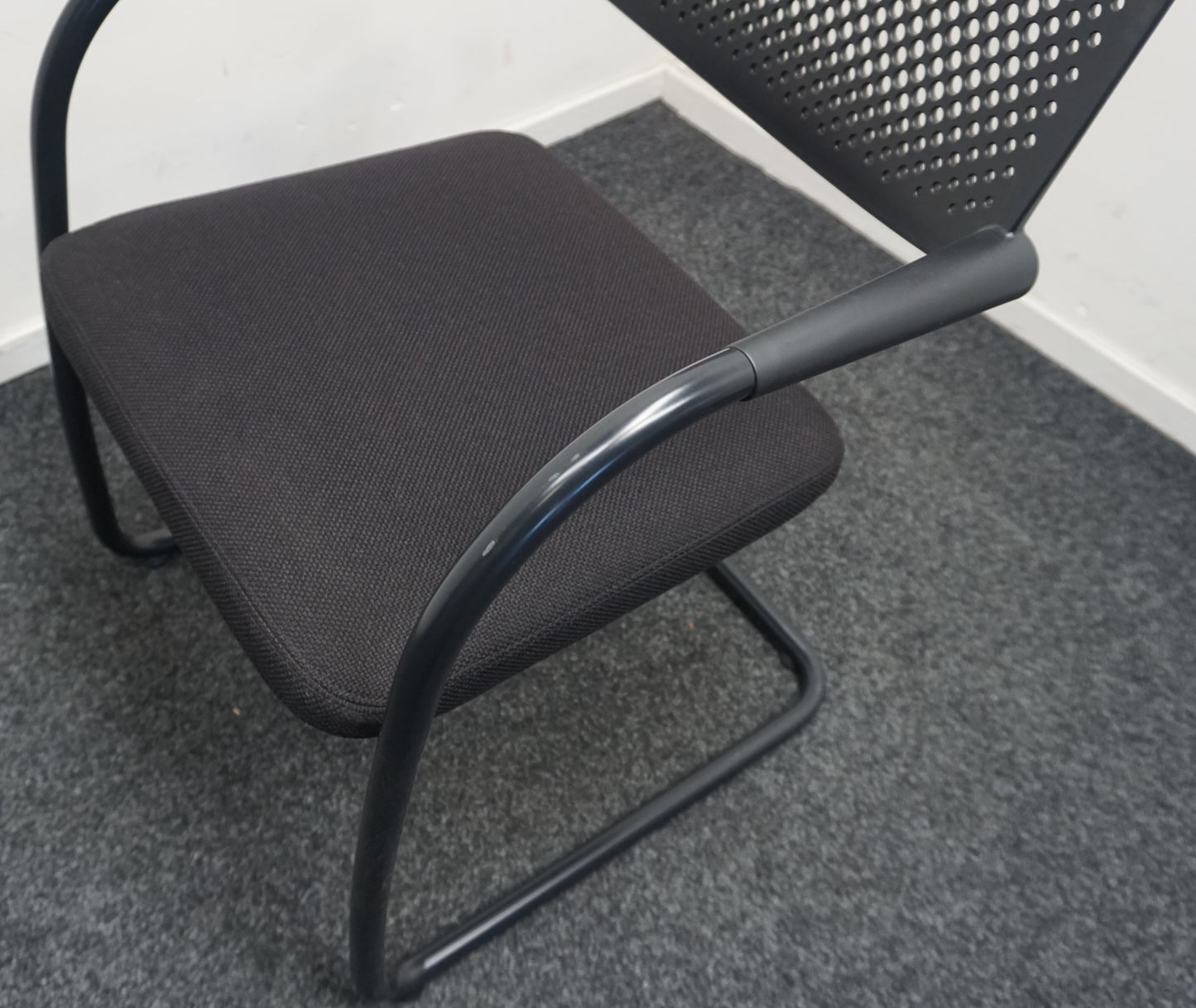 Vitra Visavis Vergaderstoel | Design Conferentiestoel | Stof