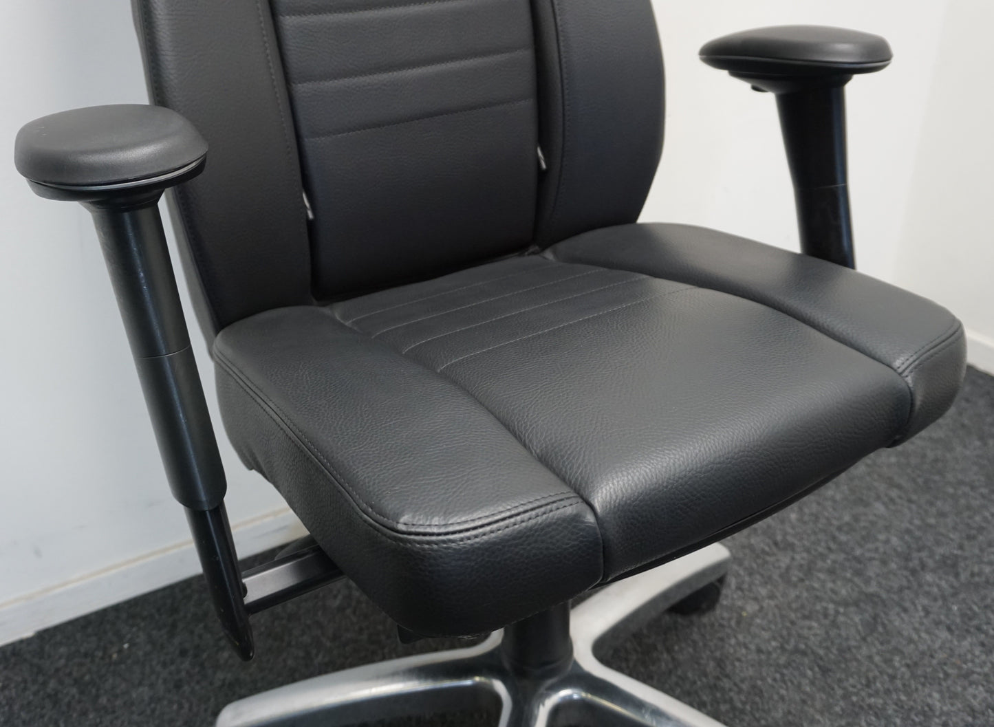 BMA Axia Focus Ergonomische Bureaustoel | Zwart leer