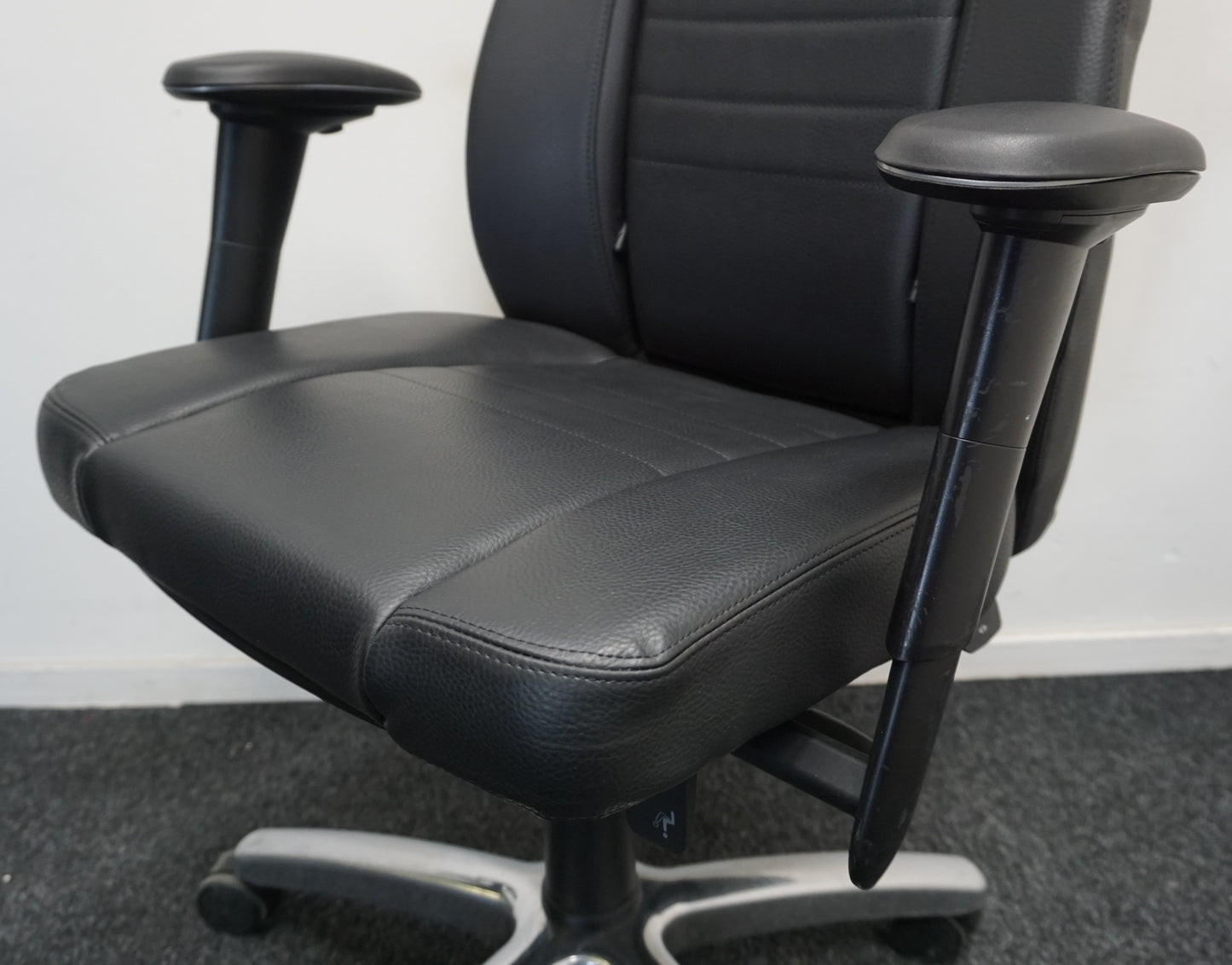 BMA Axia Focus Ergonomische Bureaustoel | Zwart leer