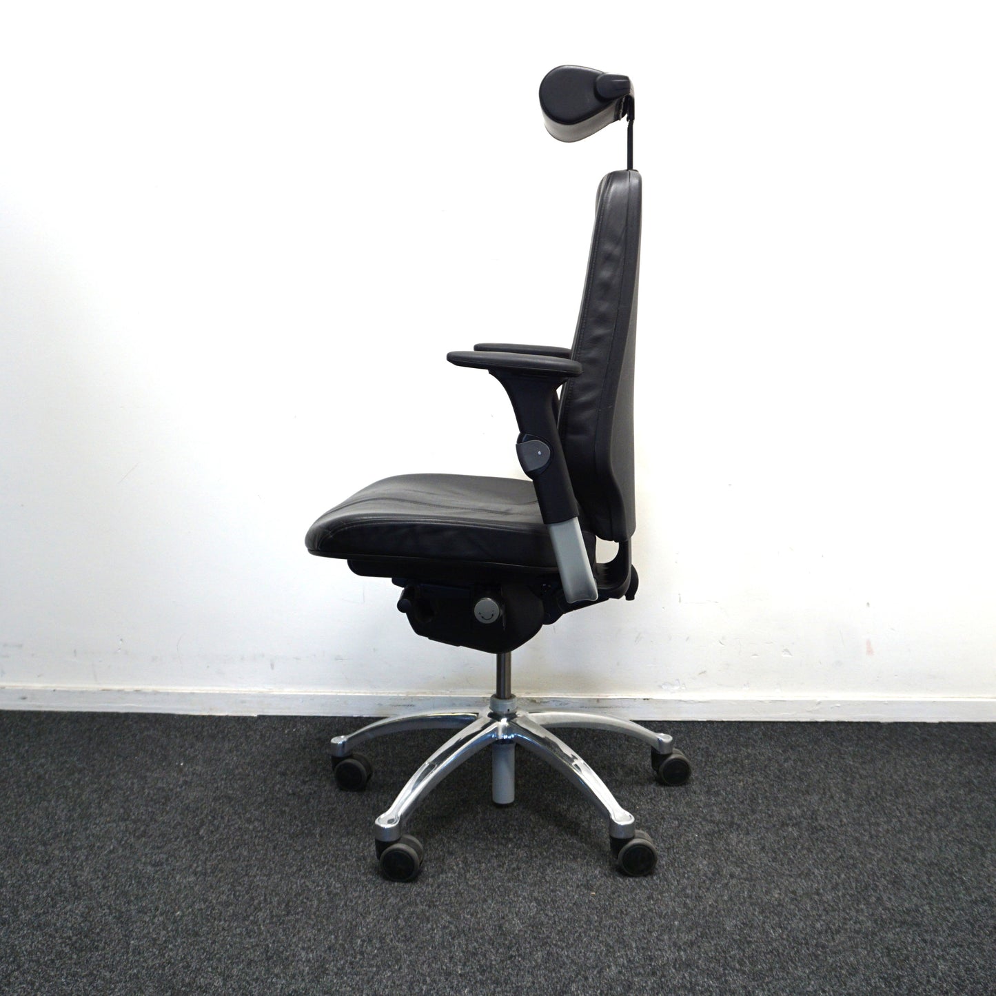 RH Logic 400 Bureaustoelen | Zwart Leer | Hoofdsteun