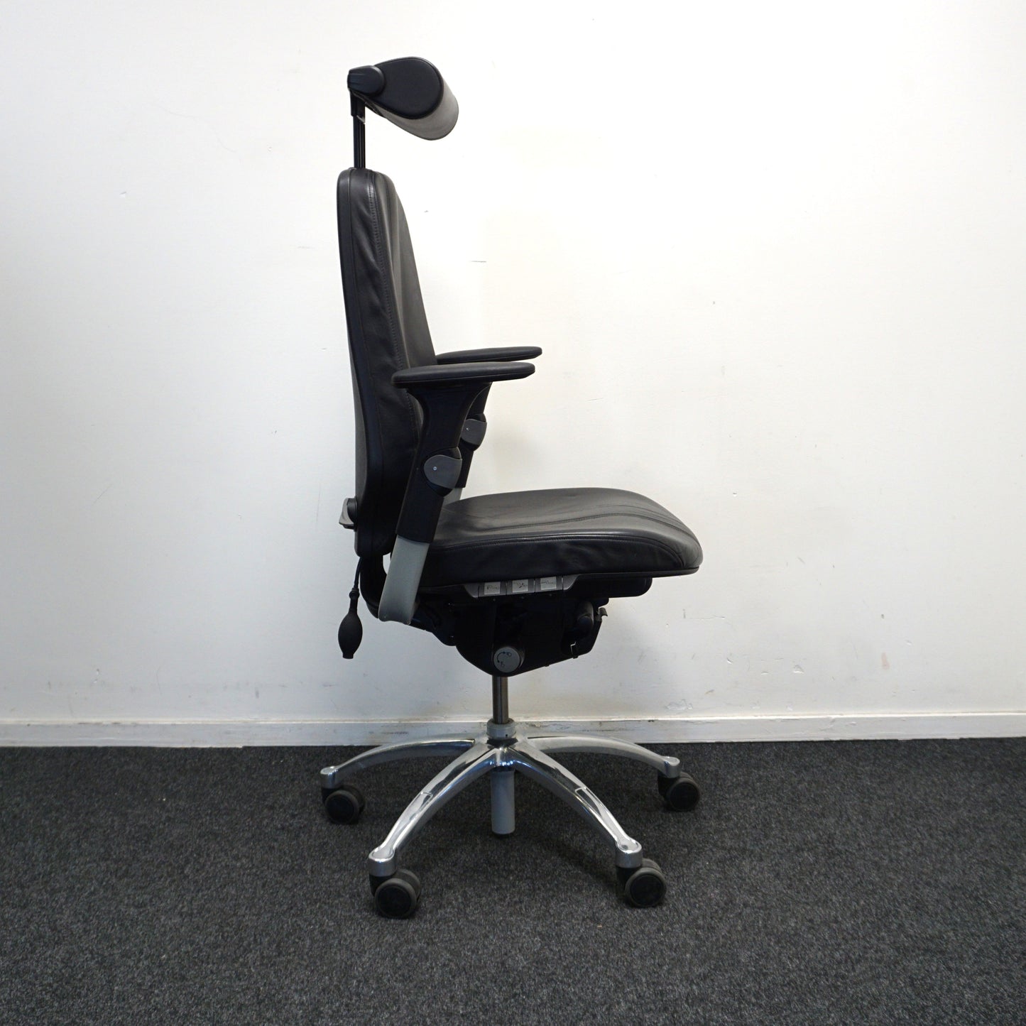 RH Logic 400 Bureaustoelen | Zwart Leer | Hoofdsteun