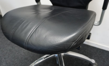 RH Logic 400 Bureaustoelen | Zwart Leer | Hoofdsteun