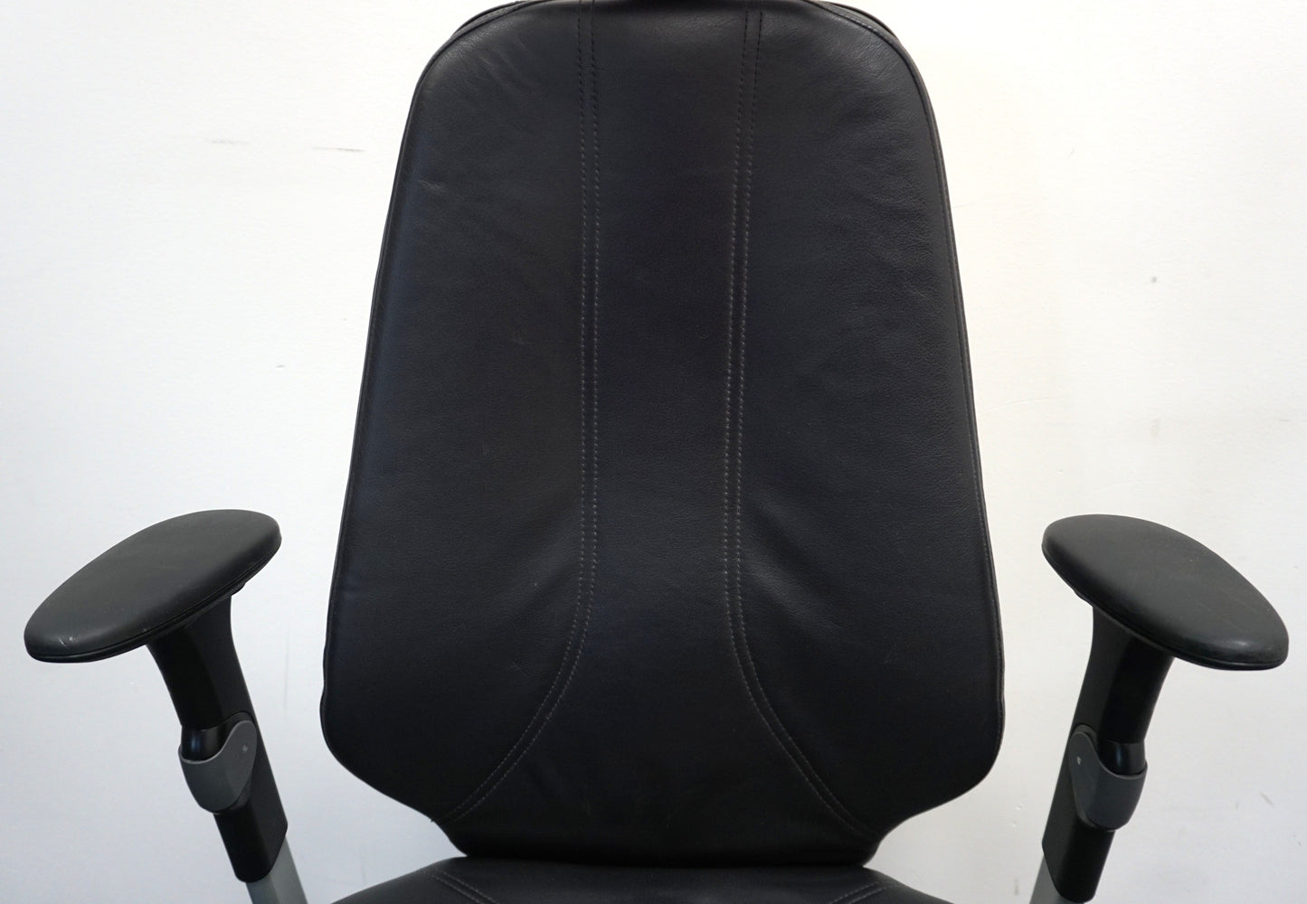 RH Logic 400 Bureaustoelen | Zwart Leer | Hoofdsteun