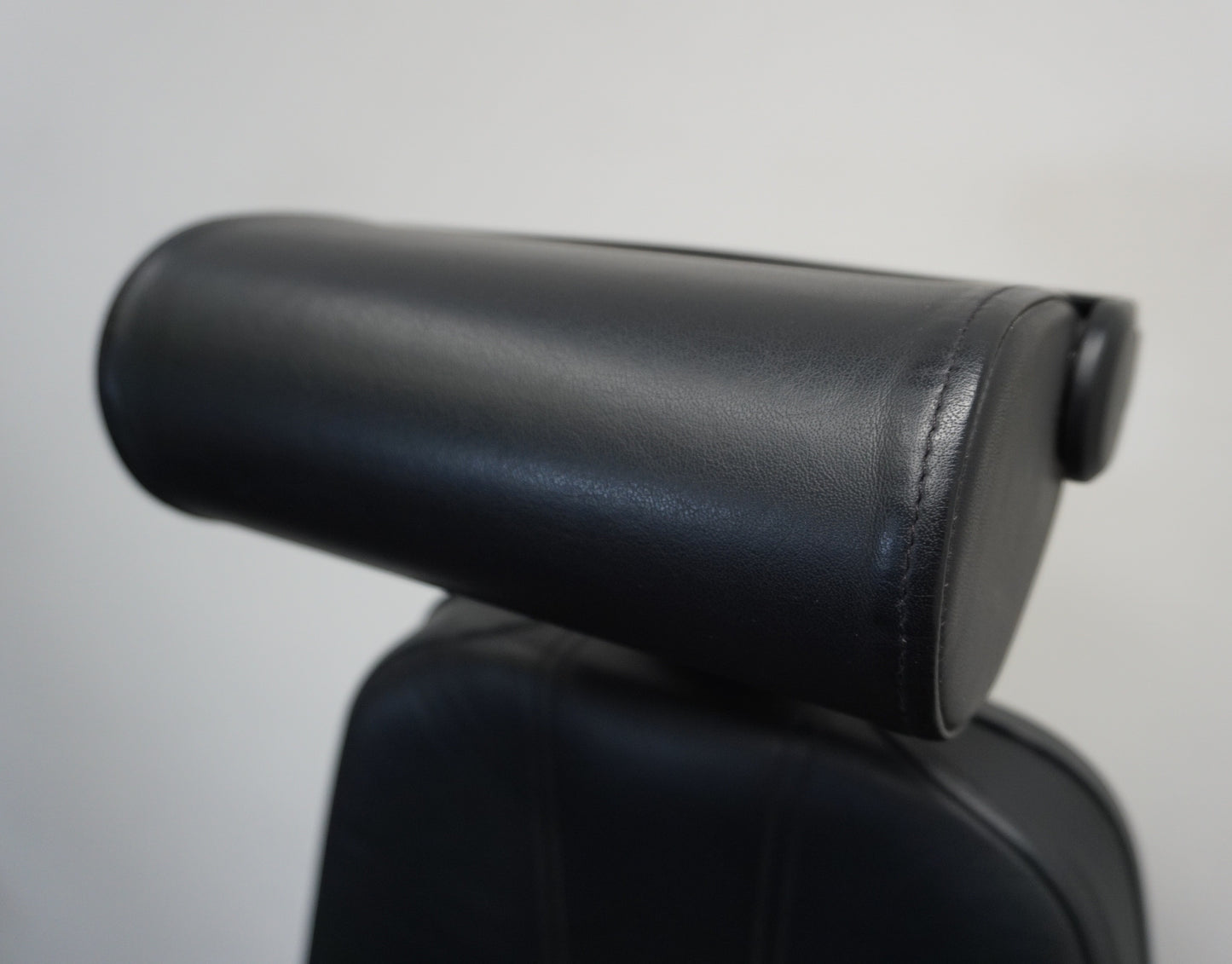 RH Logic 400 Bureaustoelen | Zwart Leer | Hoofdsteun