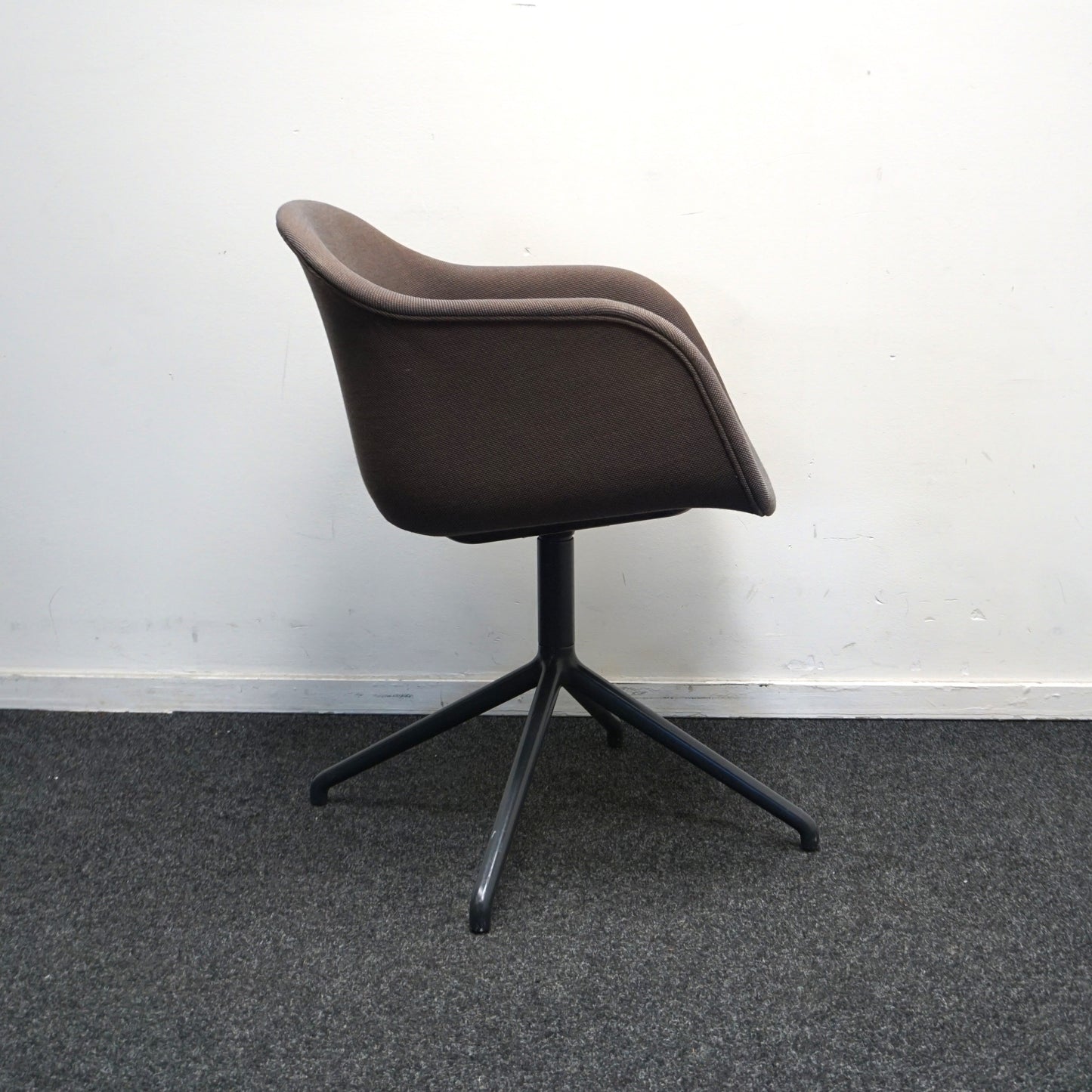 Muuto Fiber Vergaderstoelen | Bruin | Gemêleerd | Draaibaar