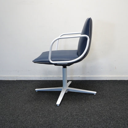 Vicarbe Noha Lounge Vergaderstoel | Blauw leer | Draaibaar