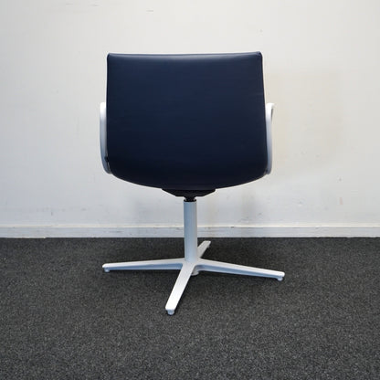 Vicarbe Noha Lounge Vergaderstoel | Blauw leer | Draaibaar