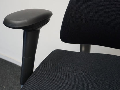 BMA Axia Bureaustoel | Nieuw Gestoffeerd | Grijs voetkruis