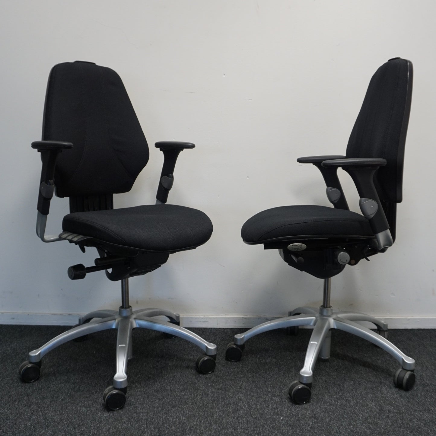 RH Logic 300 Bureaustoelen | Zwarte Stof | Ergonomisch