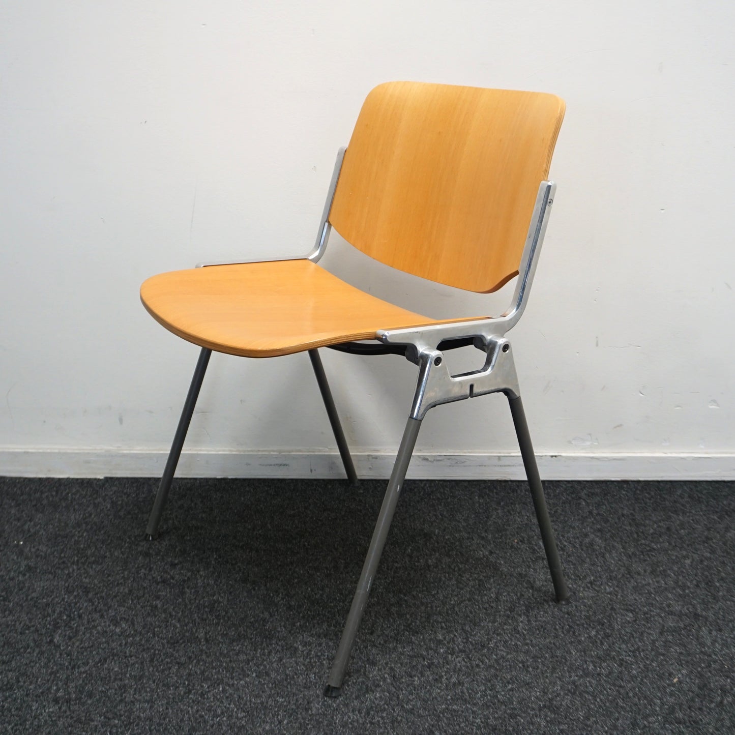 Castelli DSC 106 Stoelen | Houten Vergaderstoelen | Stapelbaar